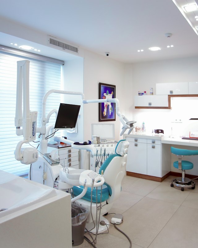 Consultório odontológico iluminado